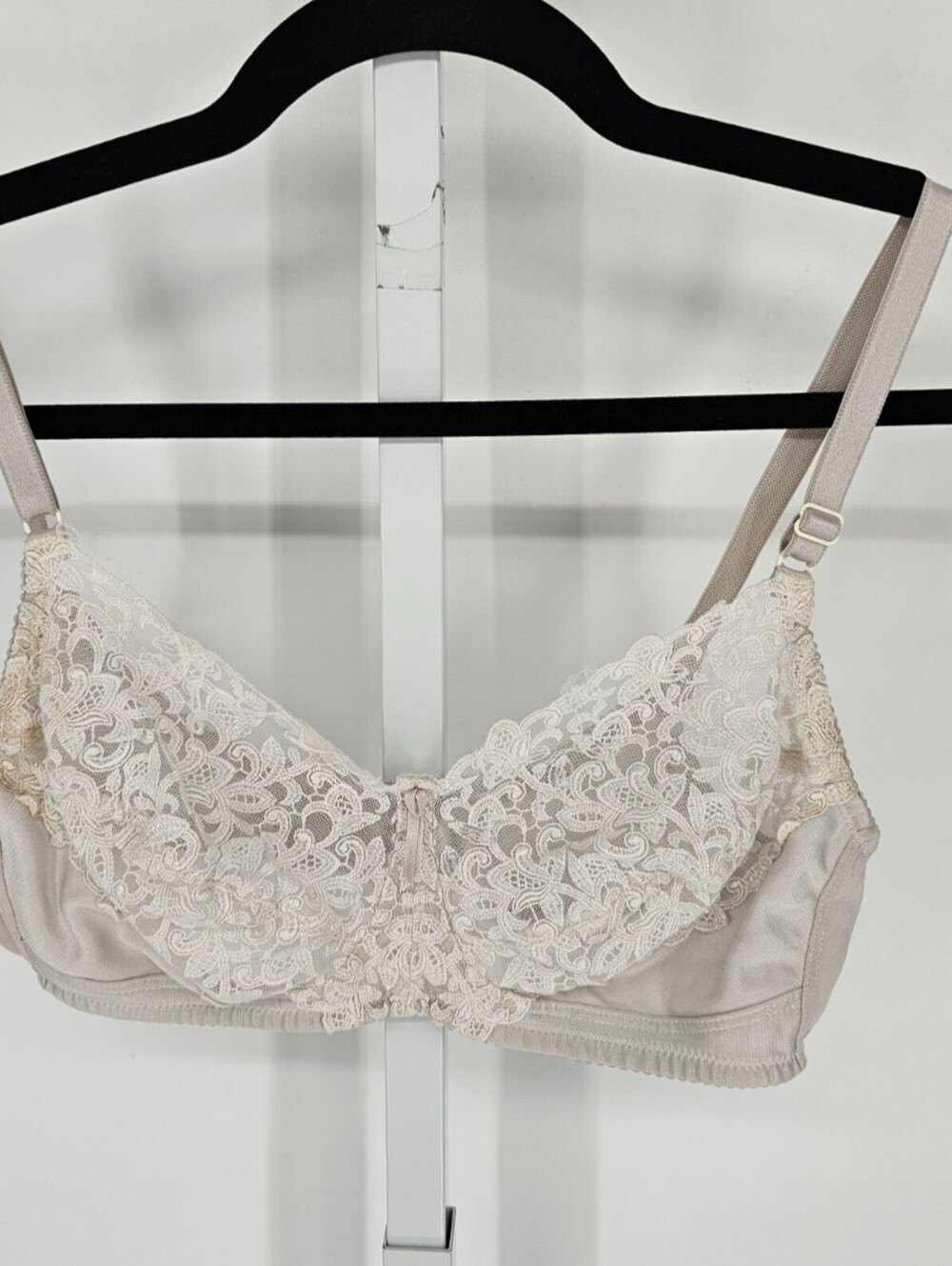 Vintage Wacoal Womens Sz 38C Unlined T Shirt Bra White Lace 85229